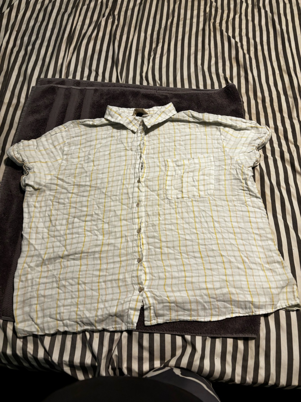 Men’s size XXL Universal Thread White Shirt with Yellow Stripes - Casual
